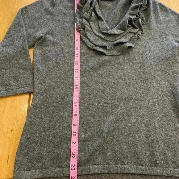 Cashmere Gray Sweater, size large, excellent condition - Picture 4 of 11